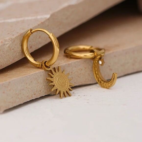 #35- NEW 18k Gold Plated Moon Star Huggie Hoop Earrings - Picture 2 of 9